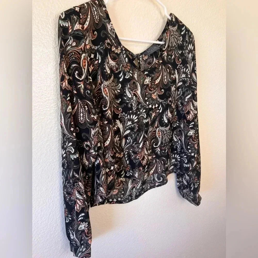 ASTR Paisley Longsleeve Blouse - Picture 2 of 7